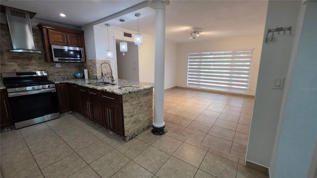 2301 W ROBSON STREET, Tampa, FL 33604