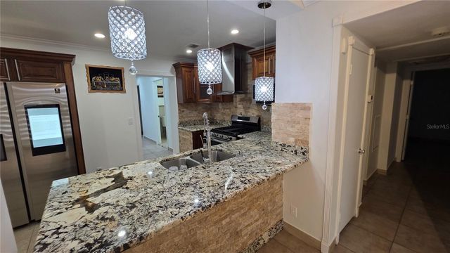 2301 W ROBSON STREET, Tampa, FL 33604