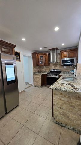 2301 W ROBSON STREET, Tampa, FL 33604