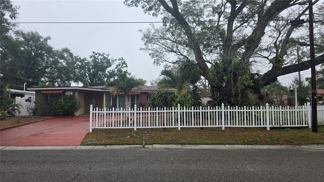 2301 W ROBSON STREET, Tampa, FL 33604