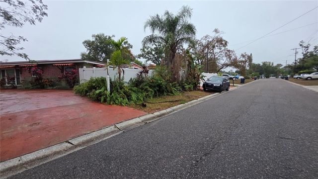 2301 W ROBSON STREET, Tampa, FL 33604