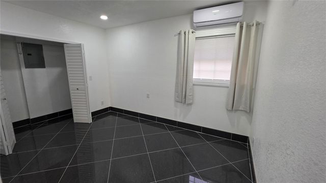 2301 W ROBSON STREET, Tampa, FL 33604