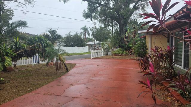 2301 W ROBSON STREET, Tampa, FL 33604