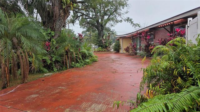 2301 W ROBSON STREET, Tampa, FL 33604