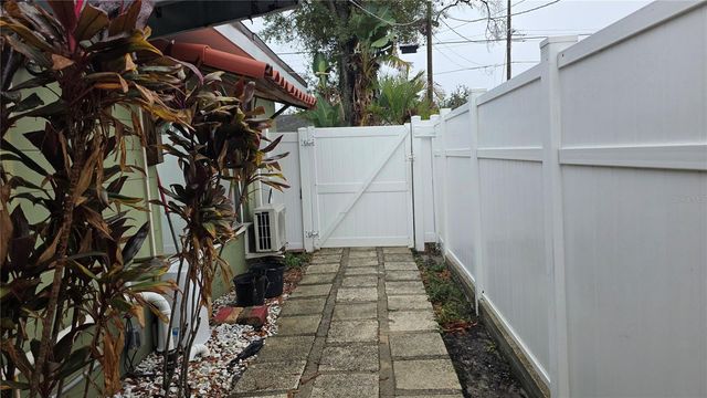 2301 W ROBSON STREET, Tampa, FL 33604