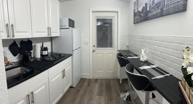 2301 W ROBSON STREET, Tampa, FL 33604