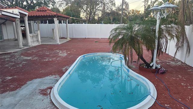 2301 W ROBSON STREET, Tampa, FL 33604