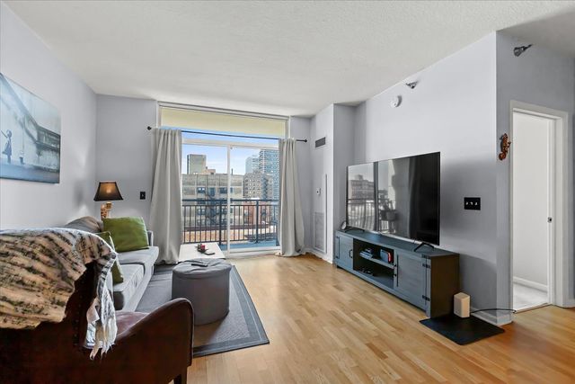 1134 W Granville Avenue 816, Chicago, IL 60660