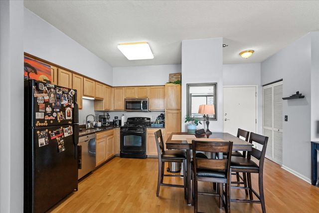 1134 W Granville Avenue 816, Chicago, IL 60660