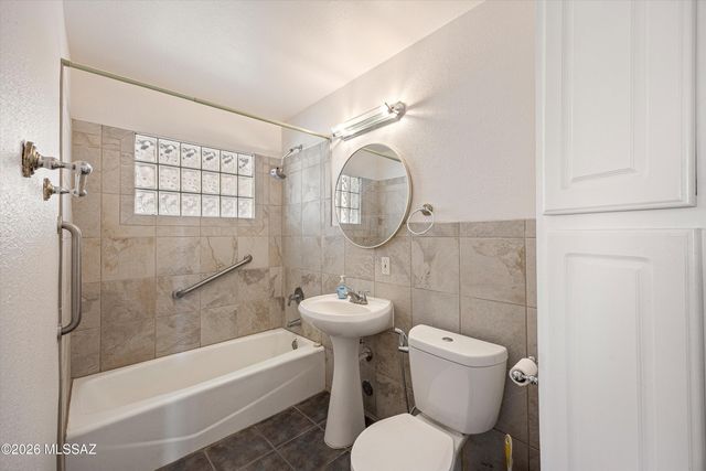 1446 N Rosemont Boulevard, Tucson, AZ 85712