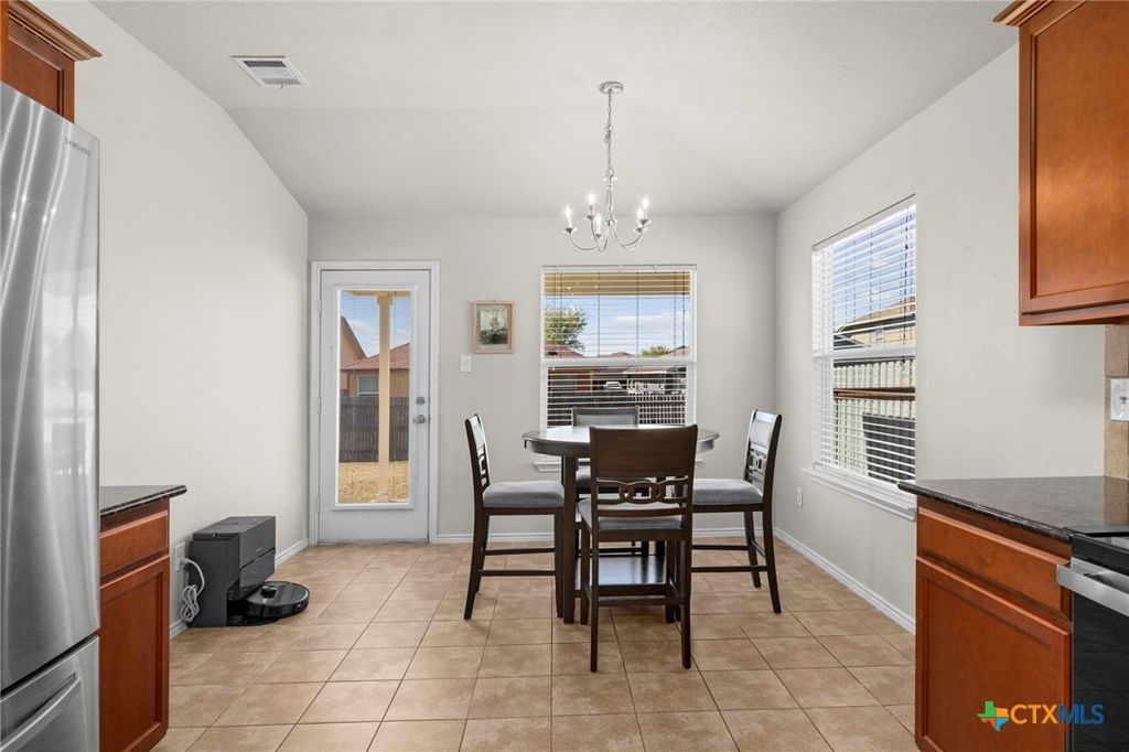 Image 11 of property listing at 5011 Lions Gate Lane, Killeen, TX 76549