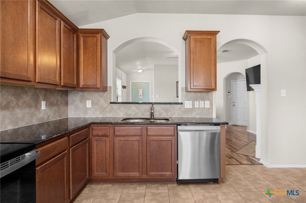 Image 12 of property listing at 5011 Lions Gate Lane, Killeen, TX 76549