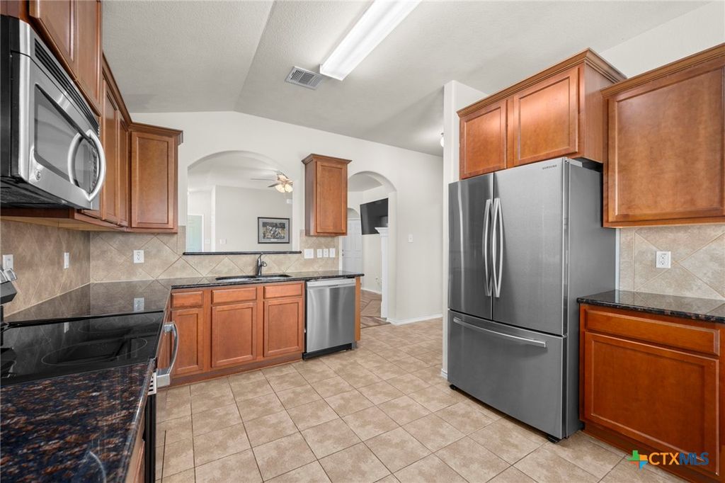 Image 13 of property listing at 5011 Lions Gate Lane, Killeen, TX 76549