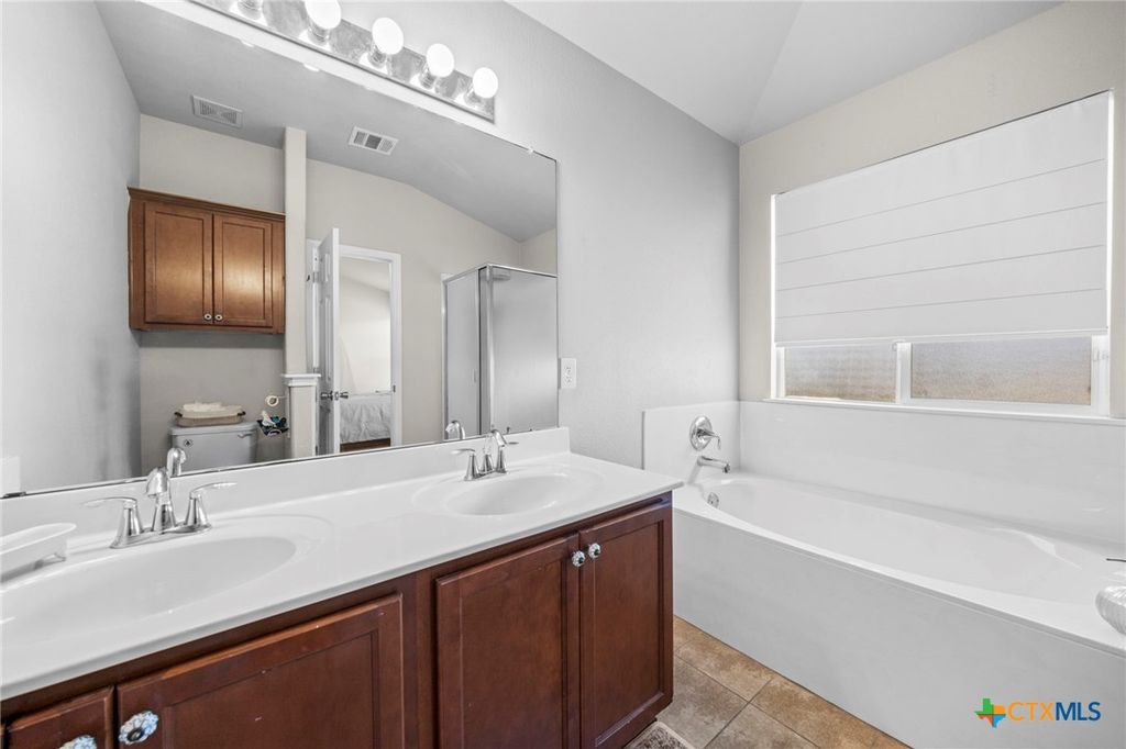 Image 17 of property listing at 5011 Lions Gate Lane, Killeen, TX 76549