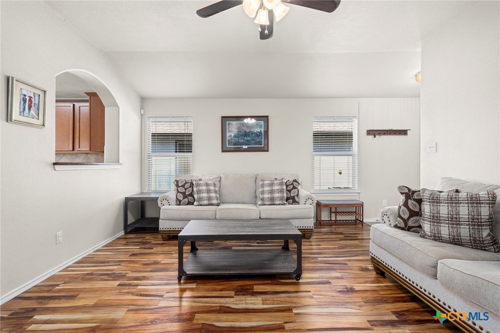 Image 5 of property listing at 5011 Lions Gate Lane, Killeen, TX 76549