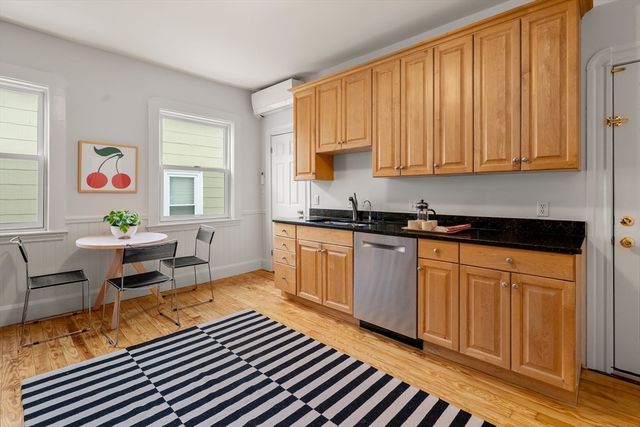 206 Pearl 3, Somerville, MA 02145