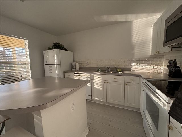 2833 CLUB CORTILE CIRCLE, Kissimmee, FL 34746