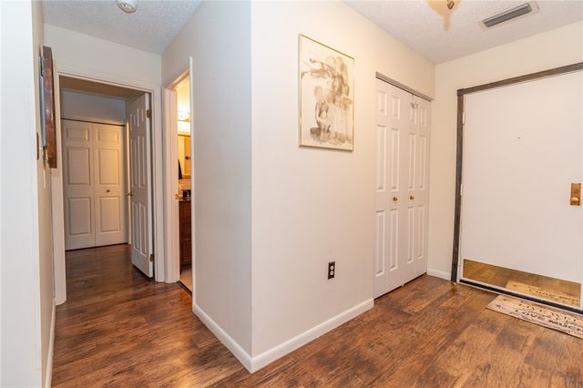 640 5th St 103, Oakmont, PA 15139