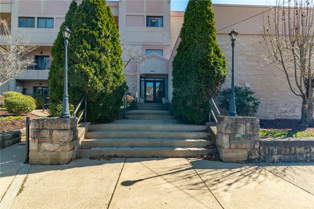640 5th St 103, Oakmont, PA 15139