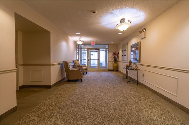640 5th St 103, Oakmont, PA 15139