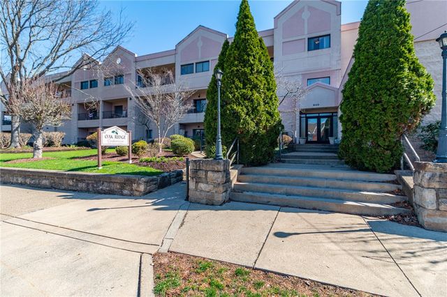 640 5th St 103, Oakmont, PA 15139