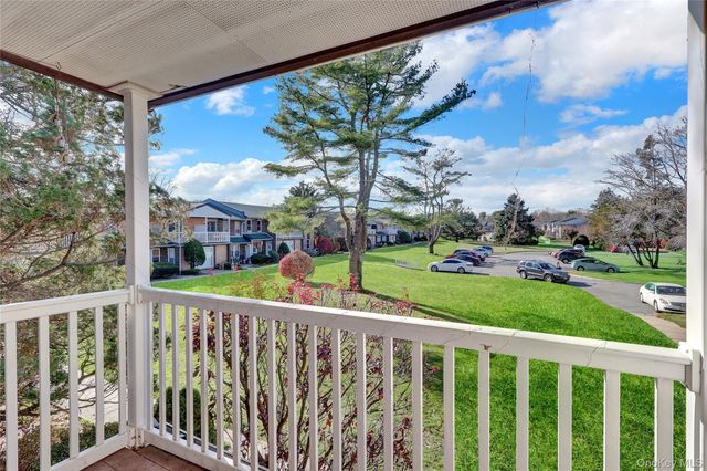 75 Artist Lake Drive, Middle Island, NY 11953