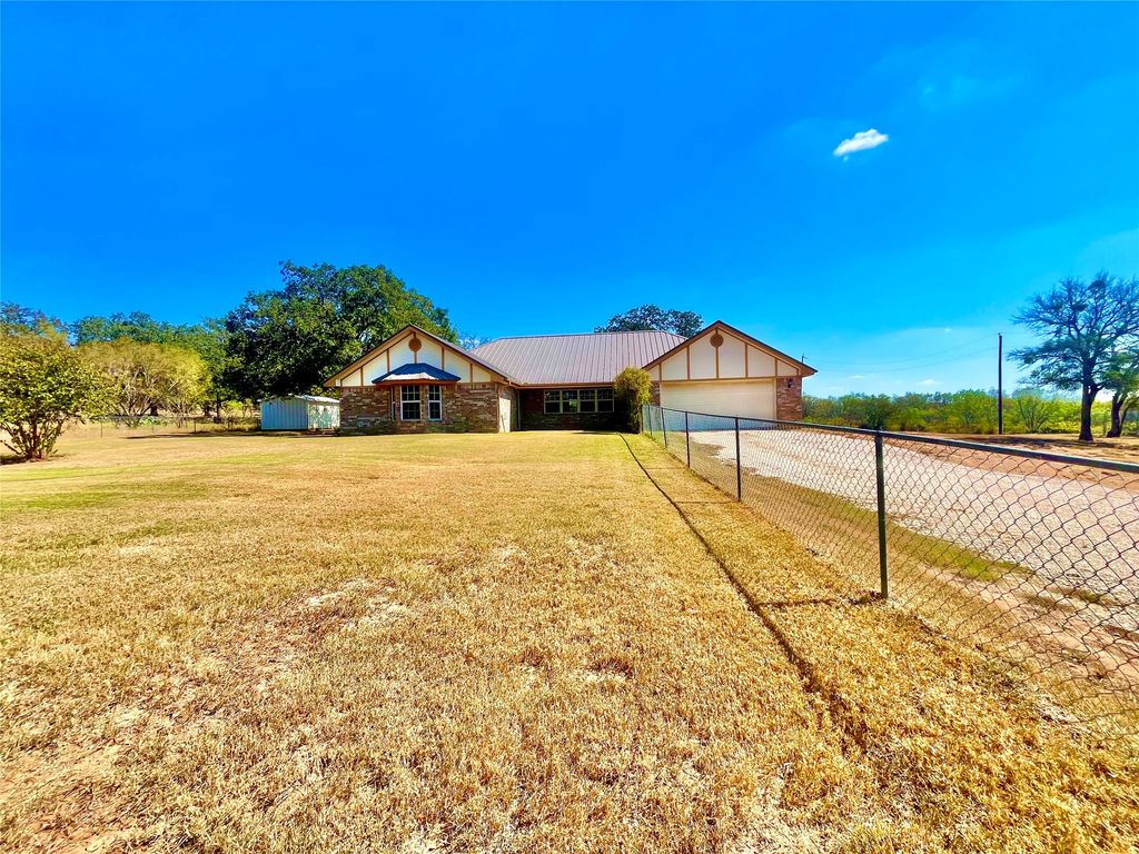 1340 N US Hwy 281, Hamilton, TX 76531