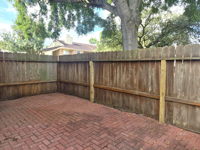 1881 Bering Drive 67, Houston, TX 77057