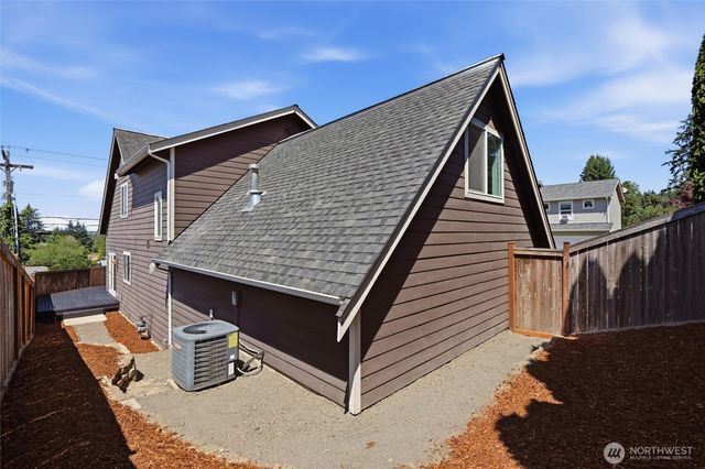 1601 NE Sarai Court, Bremerton, WA 98310