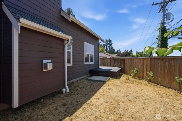 1601 NE Sarai Court, Bremerton, WA 98310