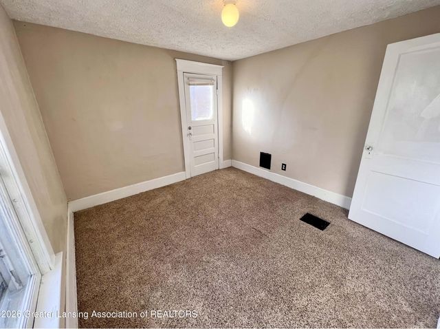 1724 Maplewood Avenue, Lansing, MI 48910