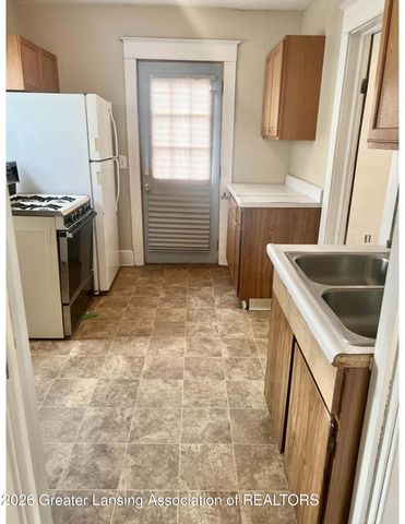 1724 Maplewood Avenue, Lansing, MI 48910