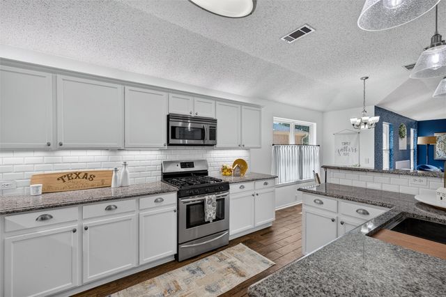 305 Cobblestone Drive, Wylie, TX 75098