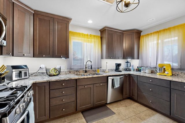 534 Muscatel Avenue NE, Albuquerque, NM 87107