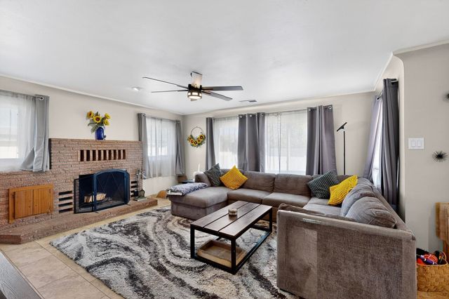 534 Muscatel Avenue NE, Albuquerque, NM 87107