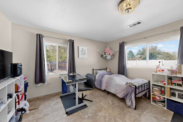 534 Muscatel Avenue NE, Albuquerque, NM 87107