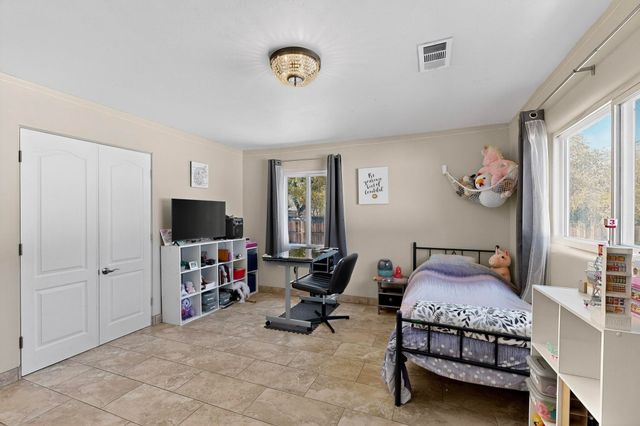 534 Muscatel Avenue NE, Albuquerque, NM 87107