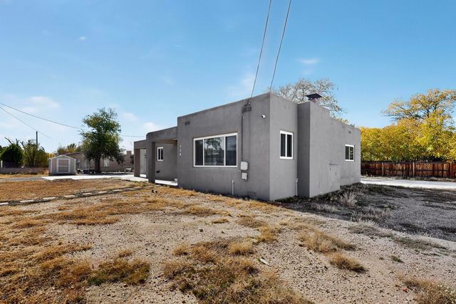 534 Muscatel Avenue NE, Albuquerque, NM 87107