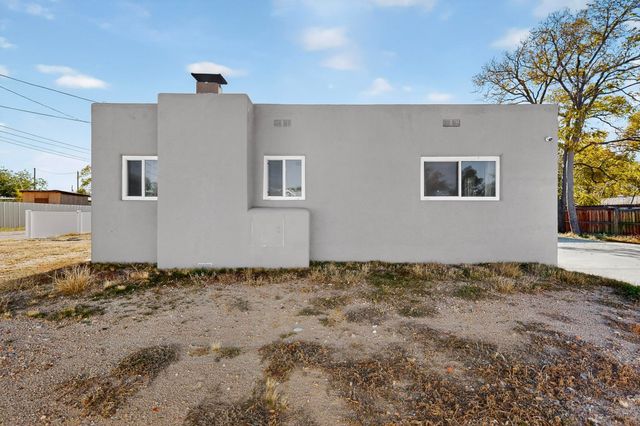 534 Muscatel Avenue NE, Albuquerque, NM 87107