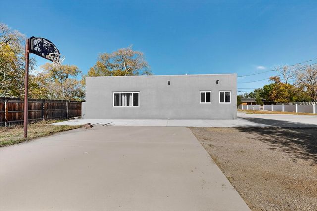 534 Muscatel Avenue NE, Albuquerque, NM 87107