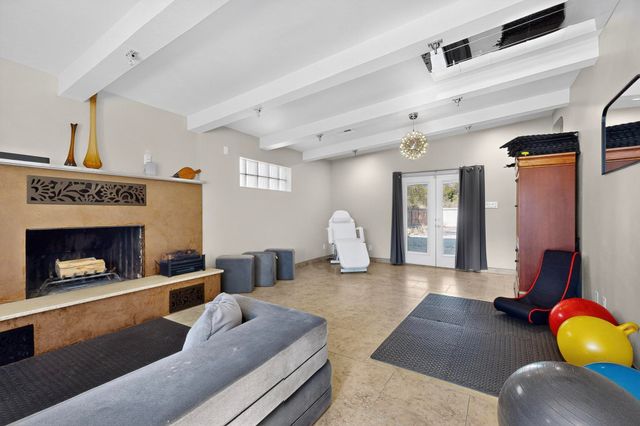 534 Muscatel Avenue NE, Albuquerque, NM 87107