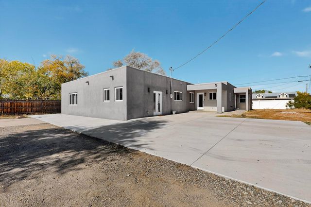 534 Muscatel Avenue NE, Albuquerque, NM 87107