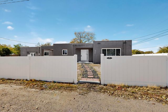 534 Muscatel Avenue NE, Albuquerque, NM 87107