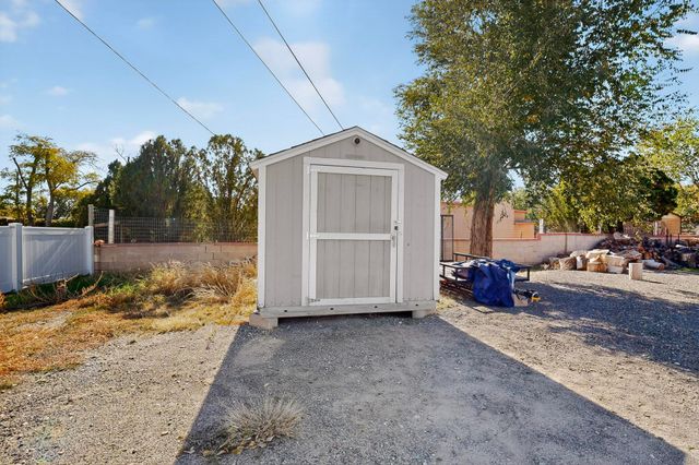 534 Muscatel Avenue NE, Albuquerque, NM 87107
