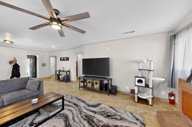 534 Muscatel Avenue NE, Albuquerque, NM 87107