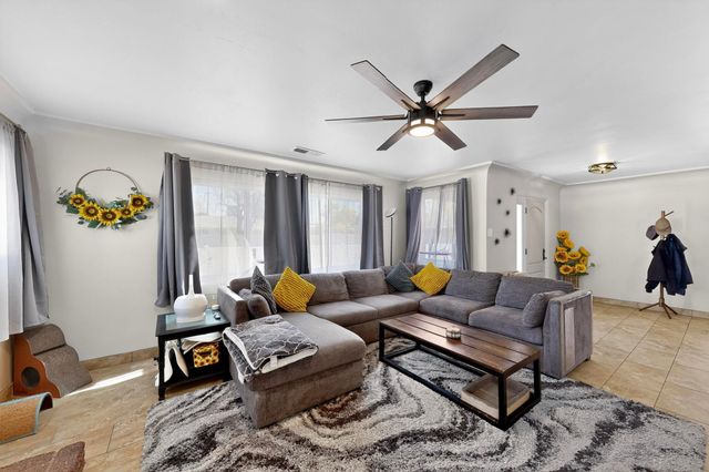 534 Muscatel Avenue NE, Albuquerque, NM 87107