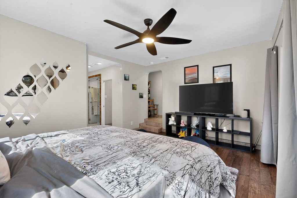 Image 20 of property listing at 534 Muscatel Avenue NE, Albuquerque, NM 87107