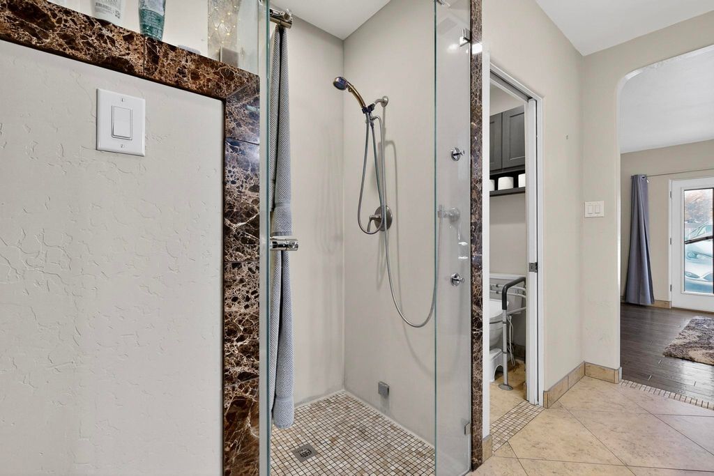 Image 22 of property listing at 534 Muscatel Avenue NE, Albuquerque, NM 87107