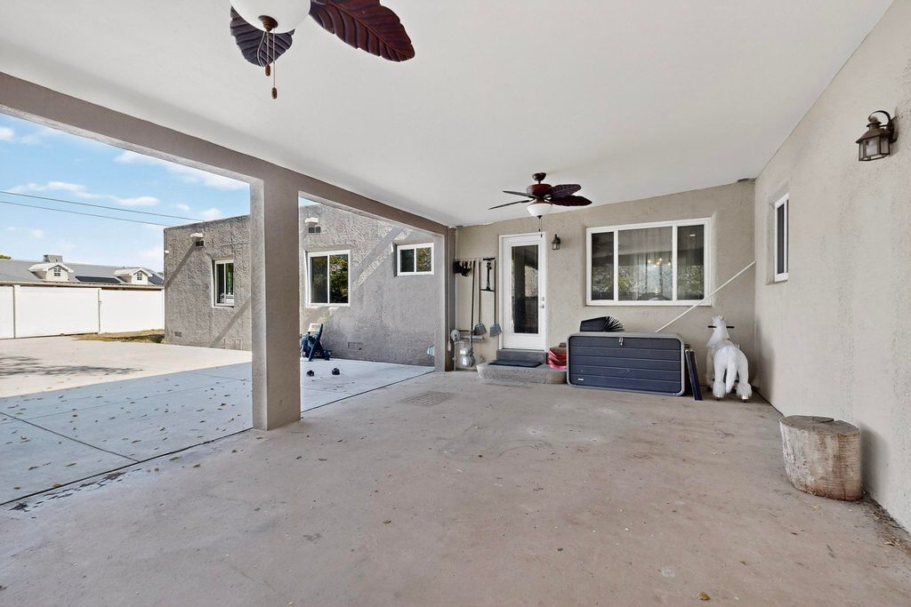 Image 36 of property listing at 534 Muscatel Avenue NE, Albuquerque, NM 87107