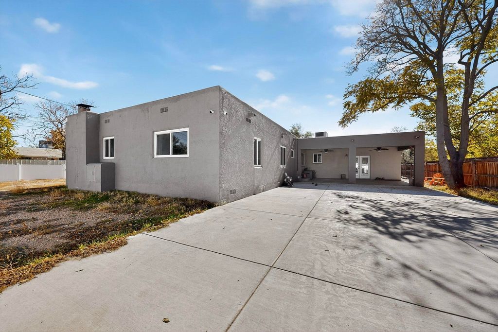 Image 41 of property listing at 534 Muscatel Avenue NE, Albuquerque, NM 87107